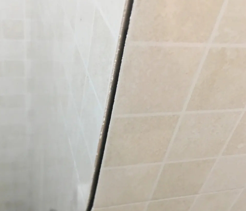 福泉瓷砖空鼓维修公司分享阳台瓷砖脱落的修复过程可以分为以下几个步骤