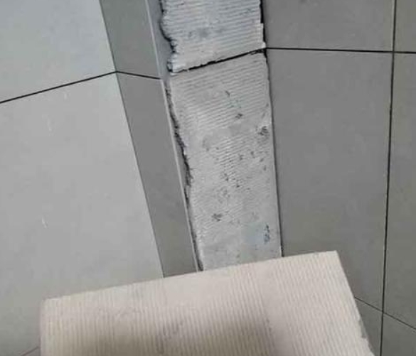 福泉瓷砖空鼓维修公司分享下厨房瓷砖脱落的补救措施。